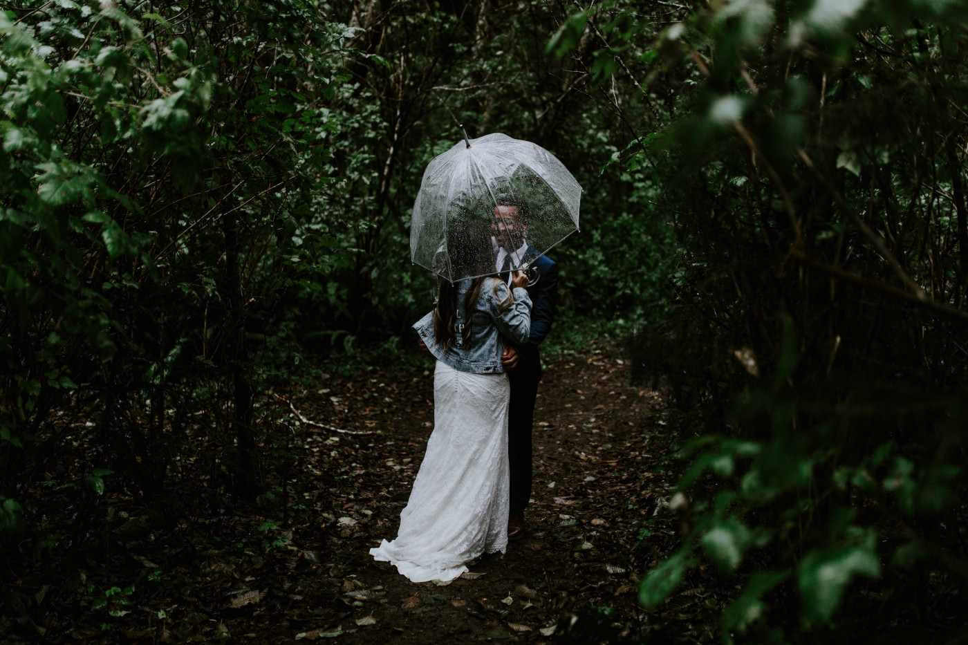 Deandre and Ariana stand together under an umbrella. Elopement photography at Mount Hood by Sienna Plus Josh.