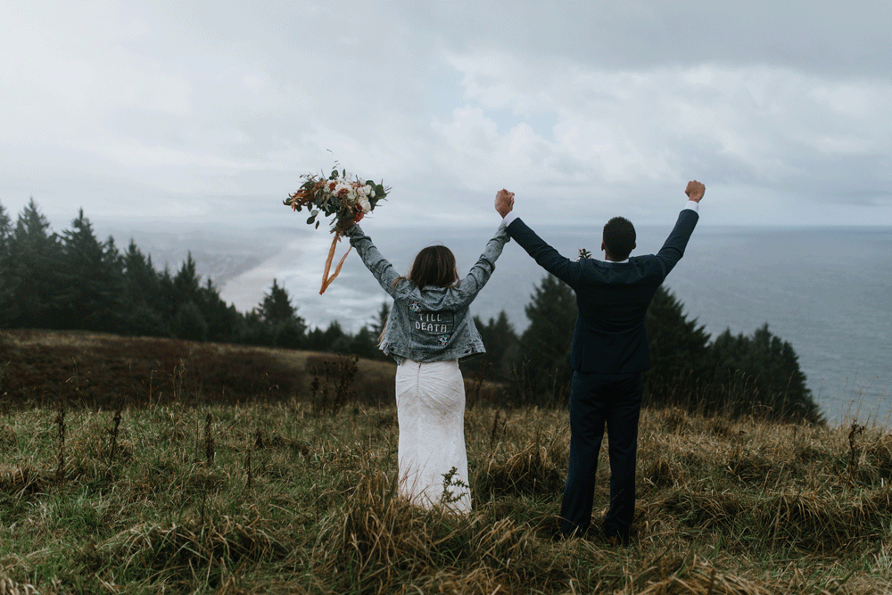 A gif of Ariana and Deandre kissing. Elopement photography at Mount Hood by Sienna Plus Josh.