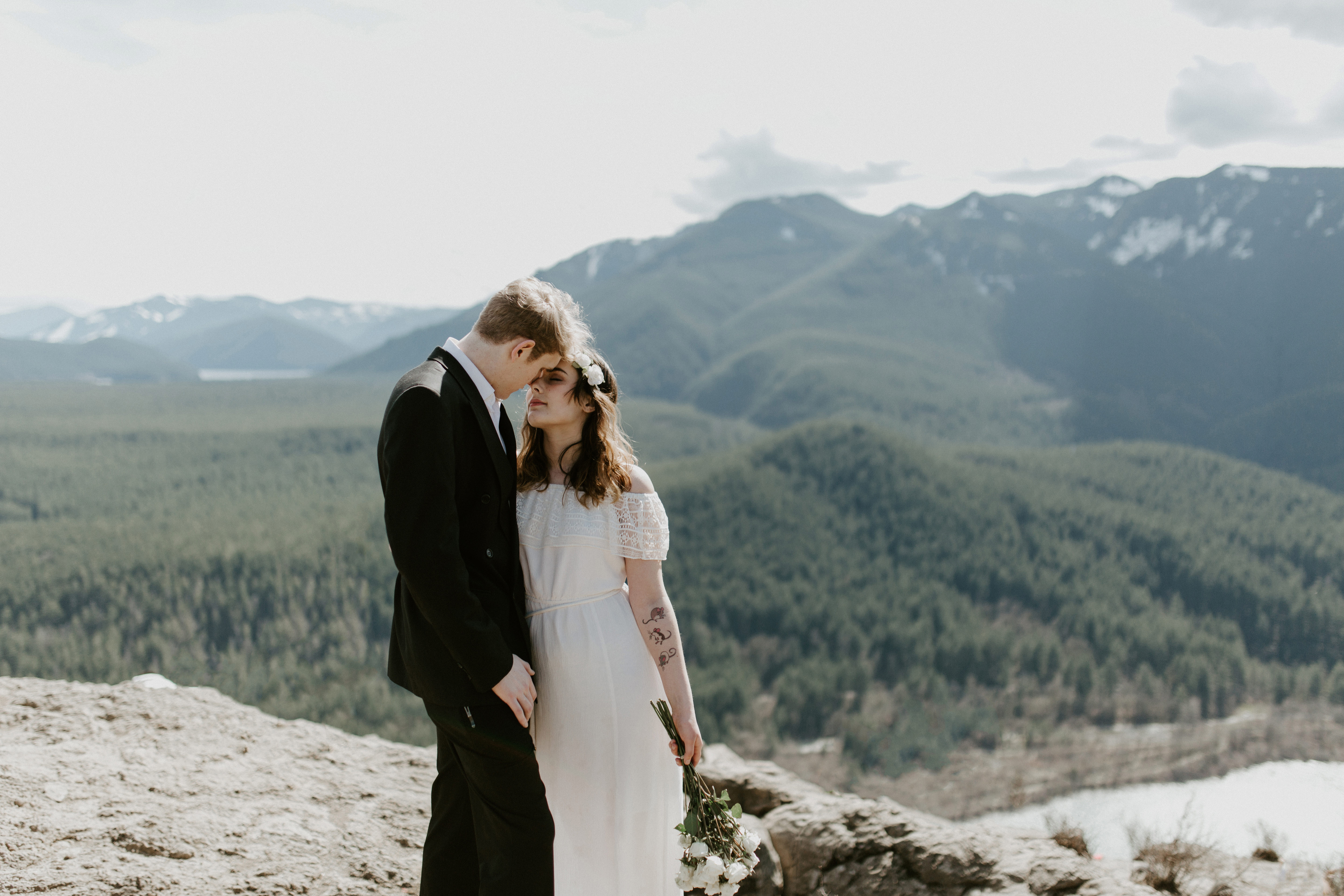 Elopement at Rattlesnake Ledge at Rattlesnake Ridge in Washington