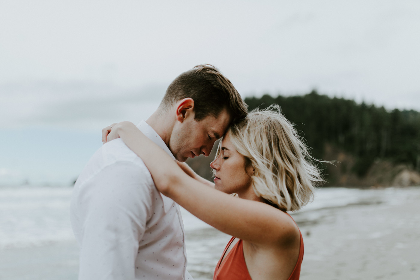 Chelsey and Billy at Cannon Beach. Elopement wedding photography at Cannon Beach by Sienna Plus Josh.