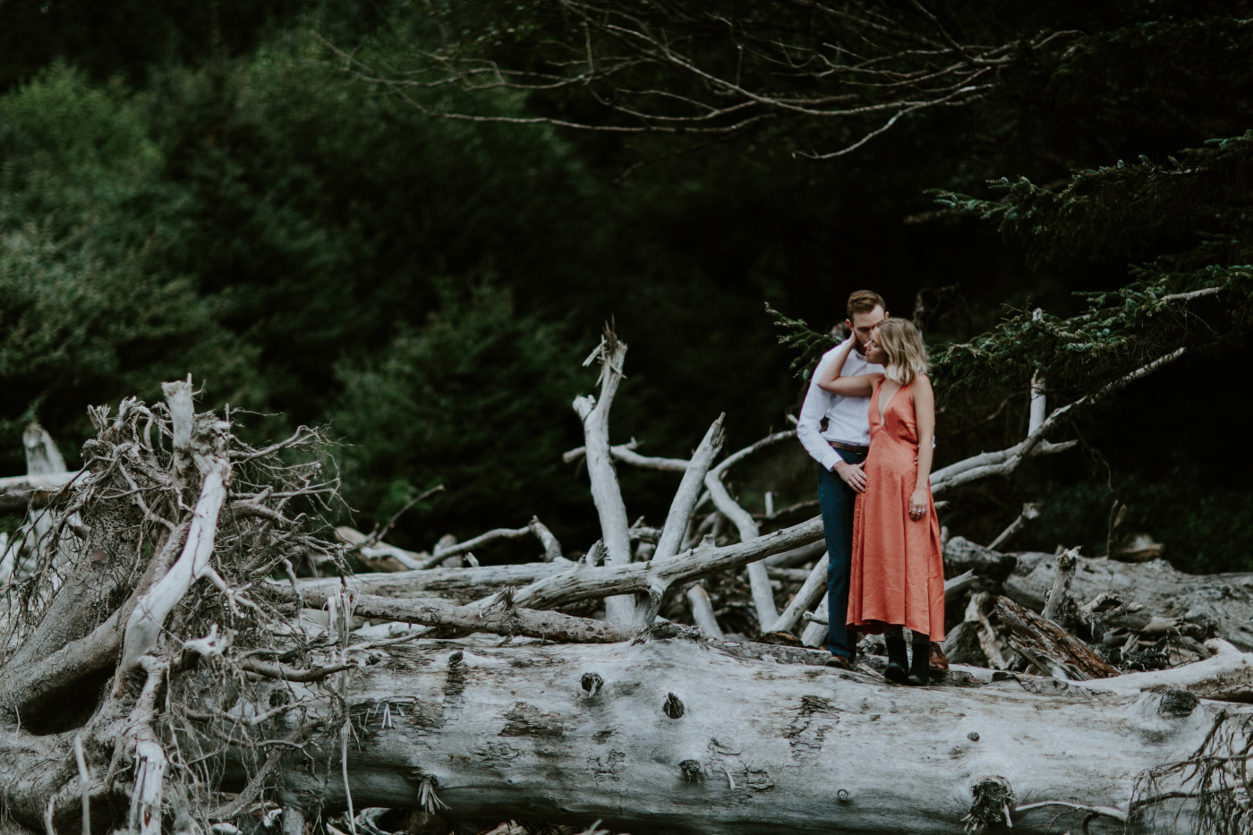 Billy kisses Chelsey. Elopement wedding photography at Cannon Beach by Sienna Plus Josh.