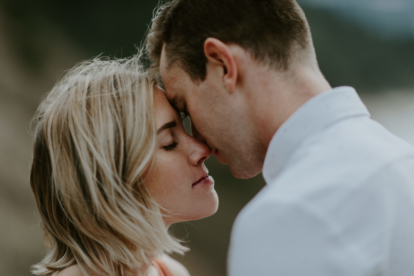 Billy and Chelsey go in for a kiss. Elopement wedding photography at Cannon Beach by Sienna Plus Josh.