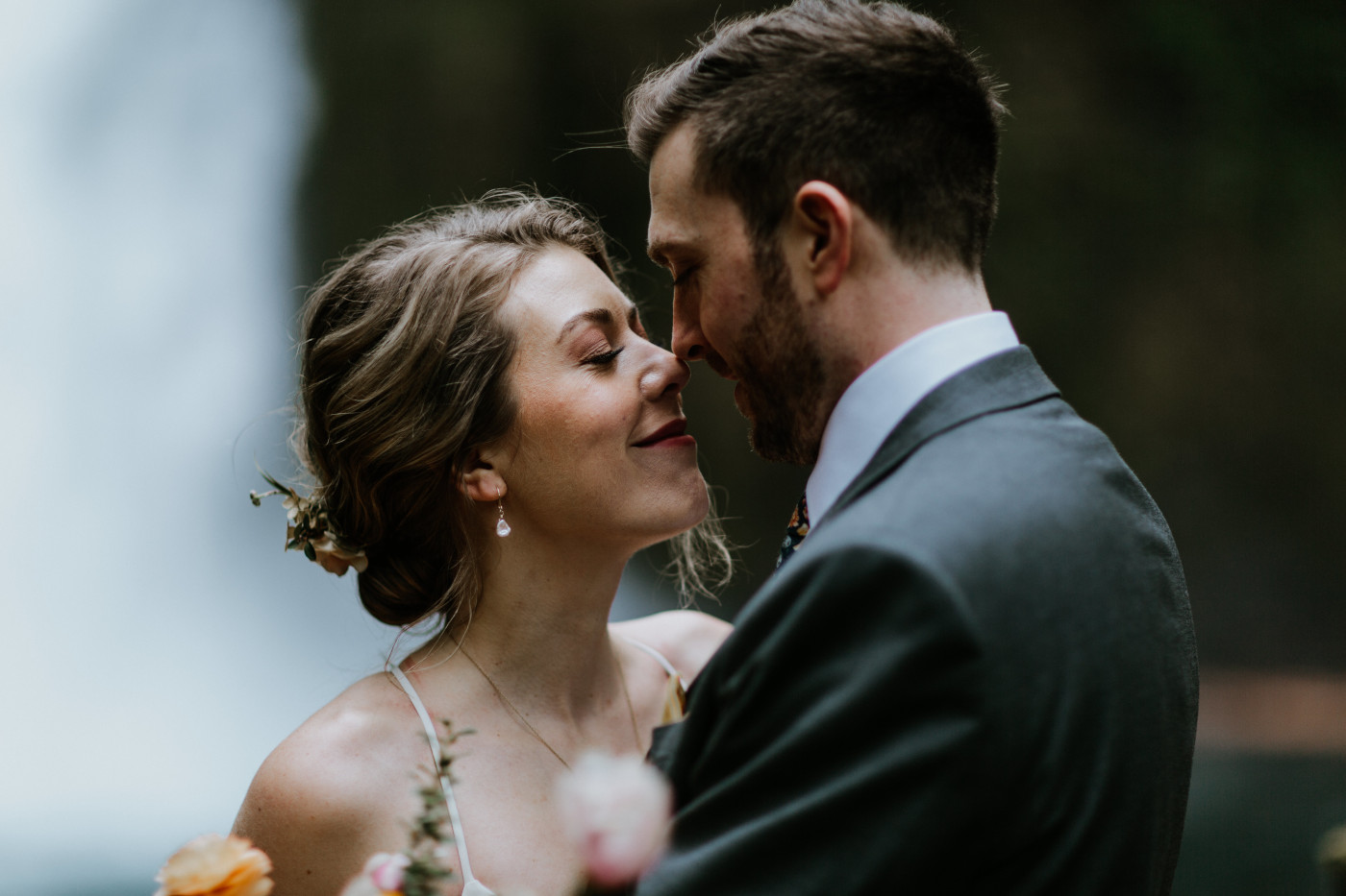 Lennie and Allison go in for a kiss. Elopement photography at Columbia River Gorge by Sienna Plus Josh.