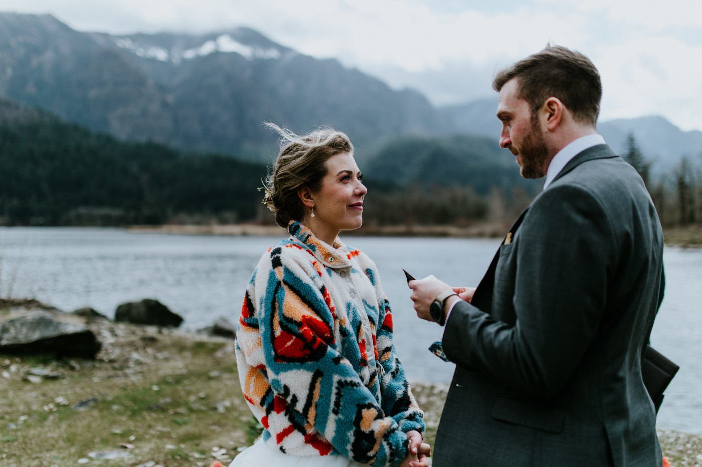 Lennie reads to Allison. Elopement photography at Columbia River Gorge by Sienna Plus Josh.