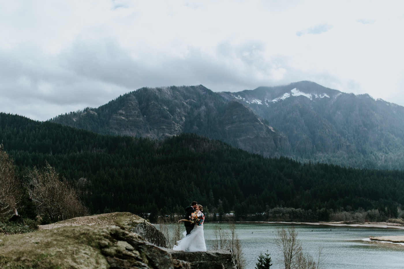 Allison and Lennie kiss. Elopement photography at Columbia River Gorge by Sienna Plus Josh.