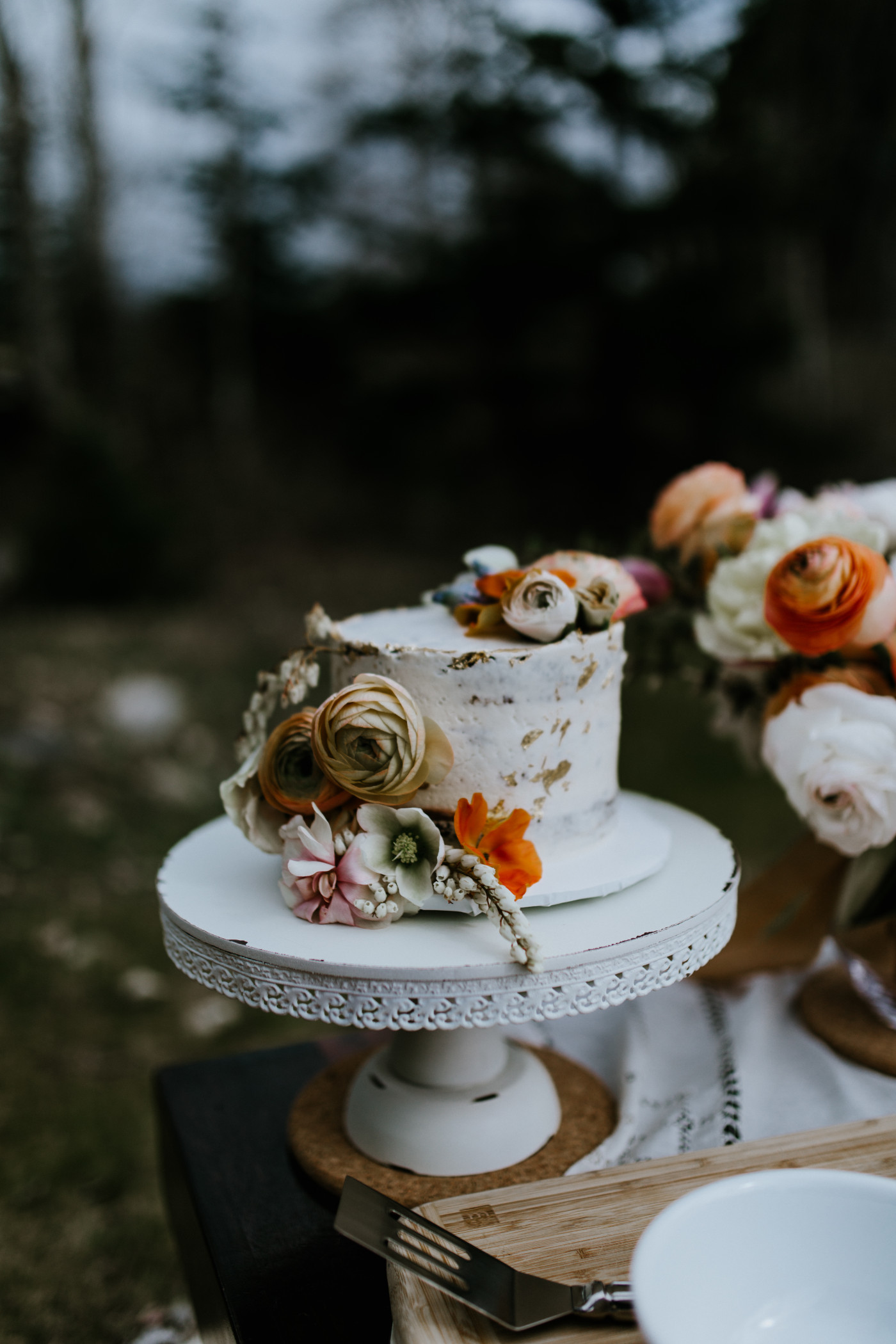 An elopement wedding cake. Elopement photography at Columbia River Gorge by Sienna Plus Josh.