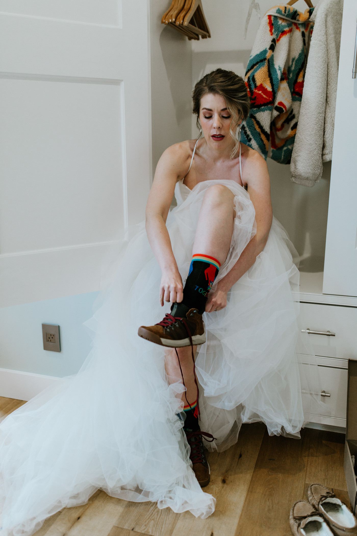 Allison puts her hiking boots on. Elopement photography at Columbia River Gorge by Sienna Plus Josh.