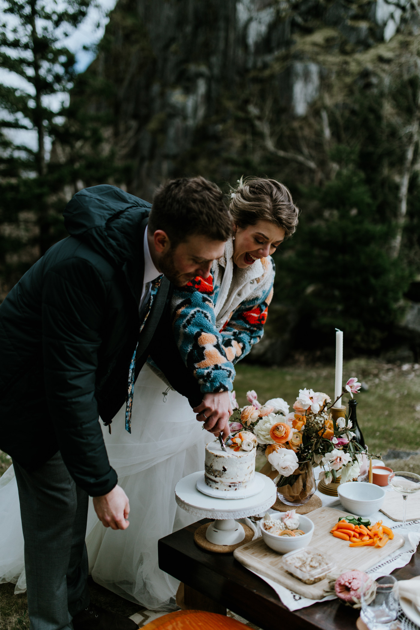 Allison and Lennie cut their cake. Elopement photography at Columbia River Gorge by Sienna Plus Josh.