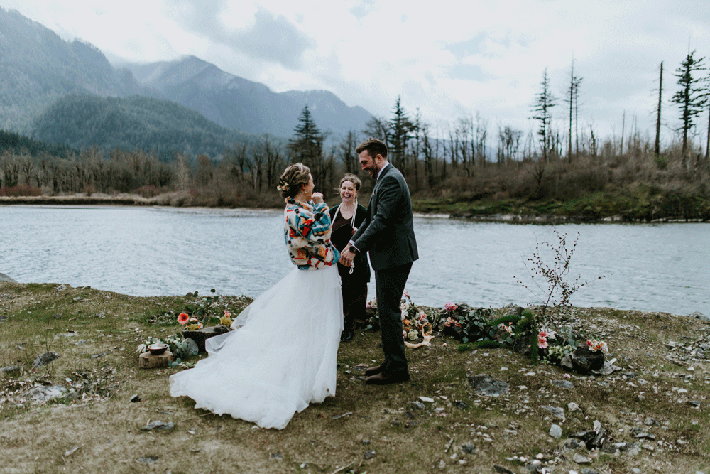 Lennie and Allison seal their wedding with a kiss. Elopement photography at Columbia River Gorge by Sienna Plus Josh.