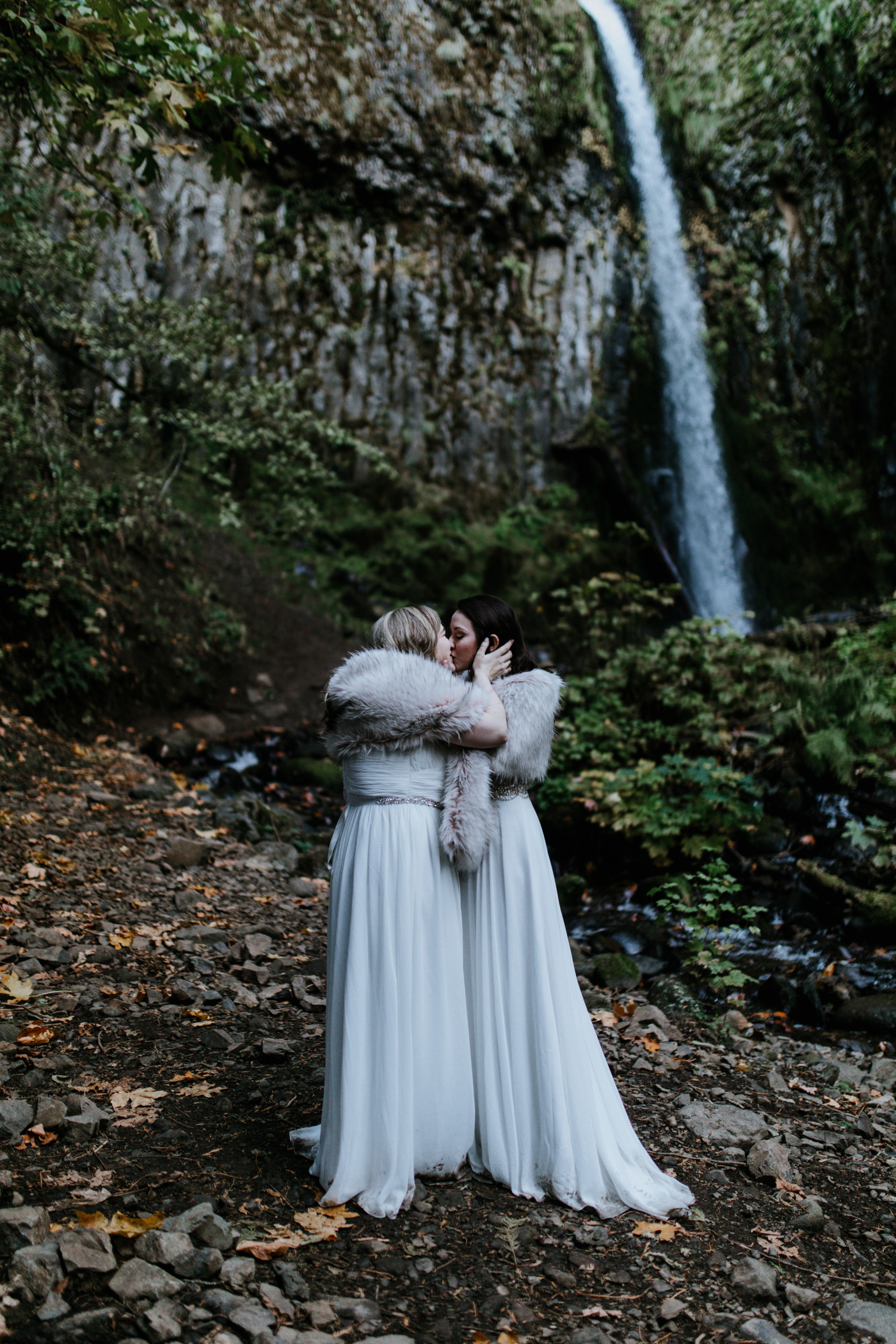 Tiffany and Hayley kiss. Elopement photography at the Columbia River Gorge by Sienna Plus Josh.
