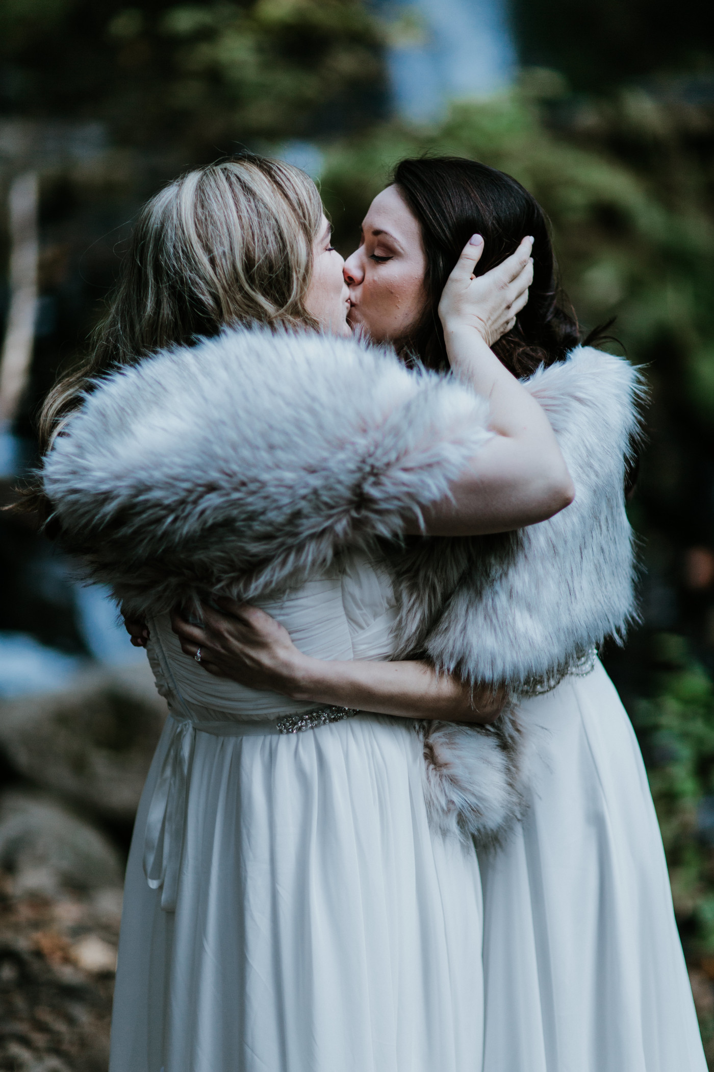 Hayley and Tiffany kiss. Elopement photography at the Columbia River Gorge by Sienna Plus Josh.