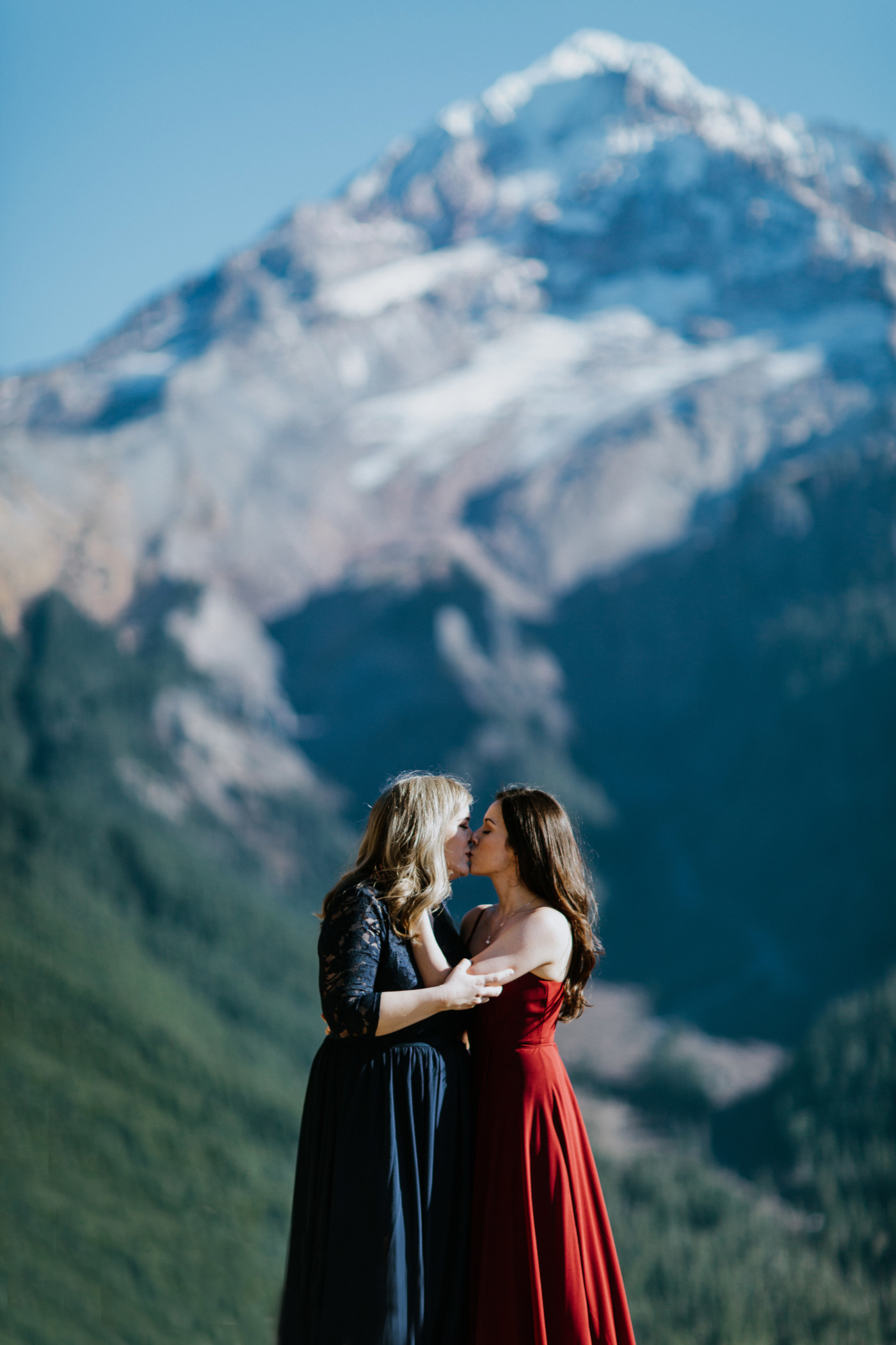Tiffany and Hayley kiss. Elopement photography at the Columbia River Gorge by Sienna Plus Josh.