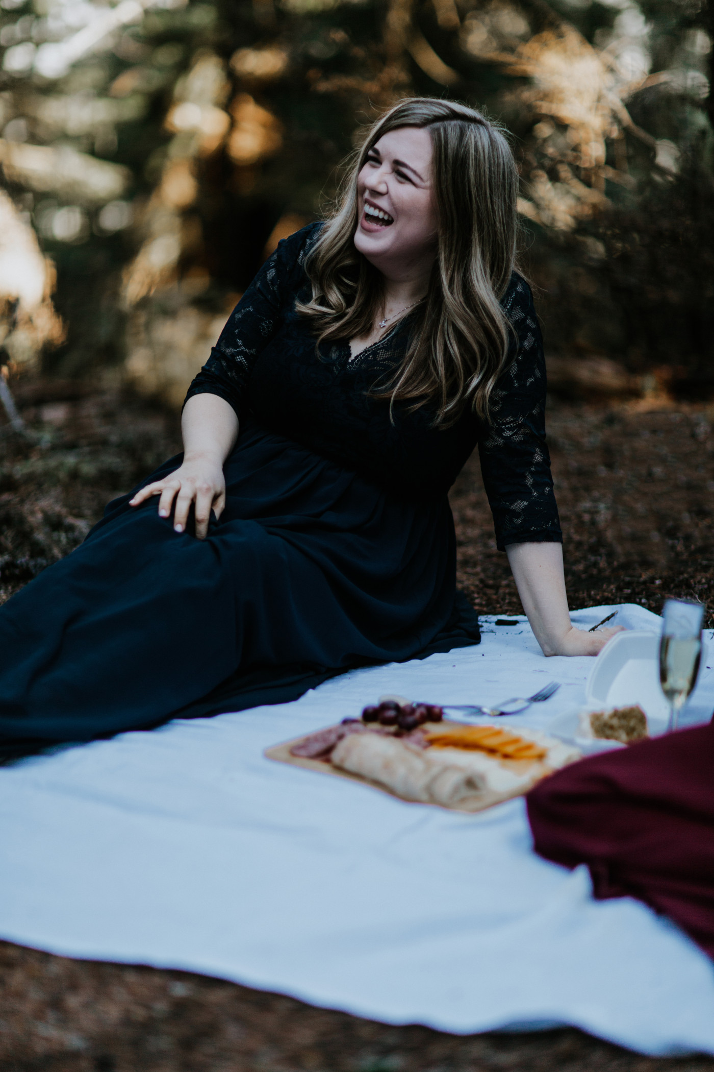 Tiffany shakes laughs. Elopement photography at the Columbia River Gorge by Sienna Plus Josh.