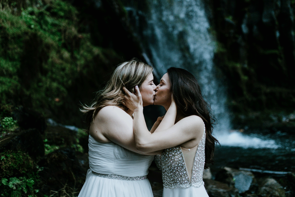 An animated gif of Hayley and Tiffany kissing. Elopement photography at the Columbia River Gorge by Sienna Plus Josh.