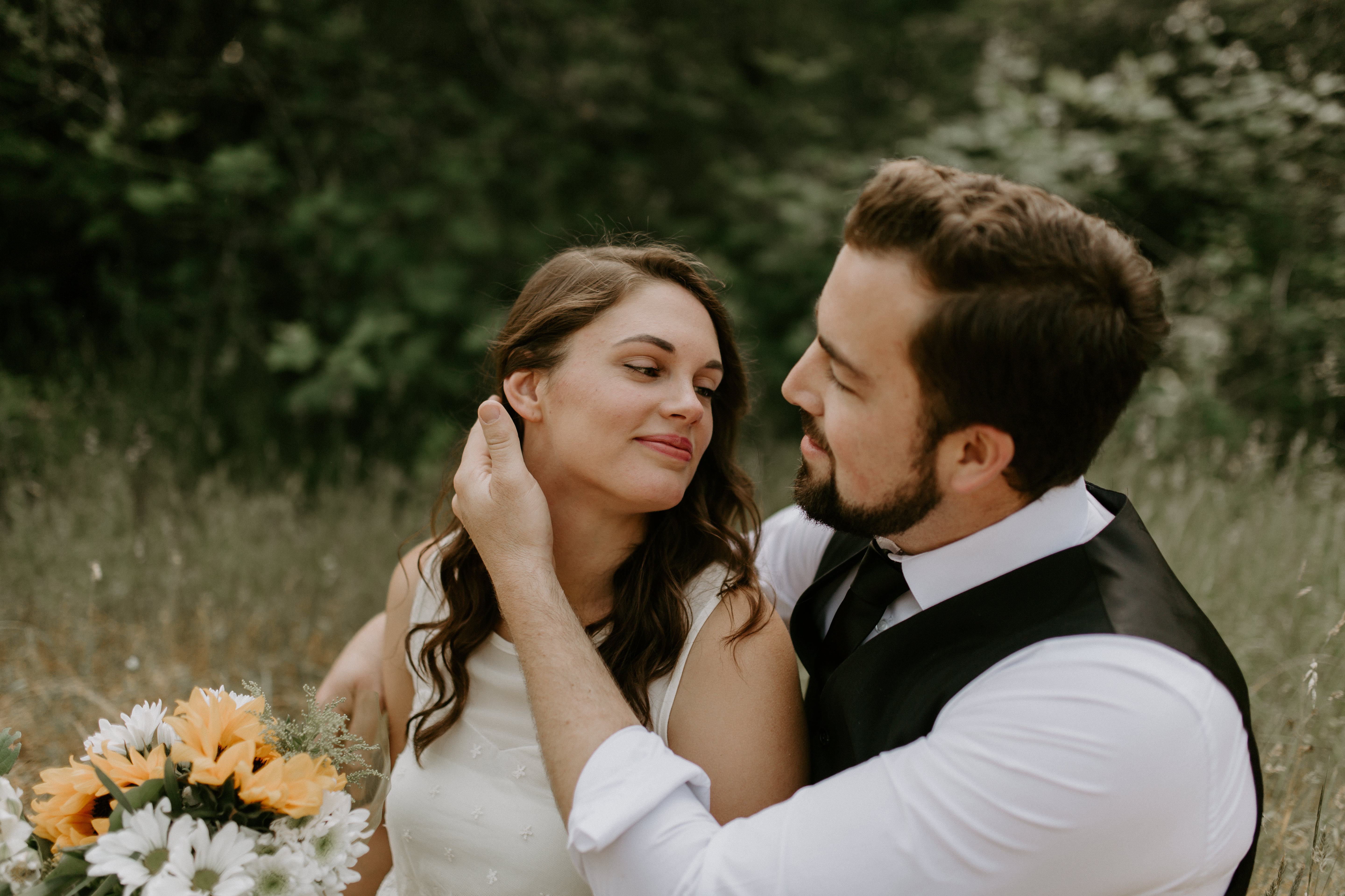 Emily and Josh share an intimate moment at the Columbia River Gorge, Oregon. Elopement photography in Portland Oregon by Sienna Plus Josh.