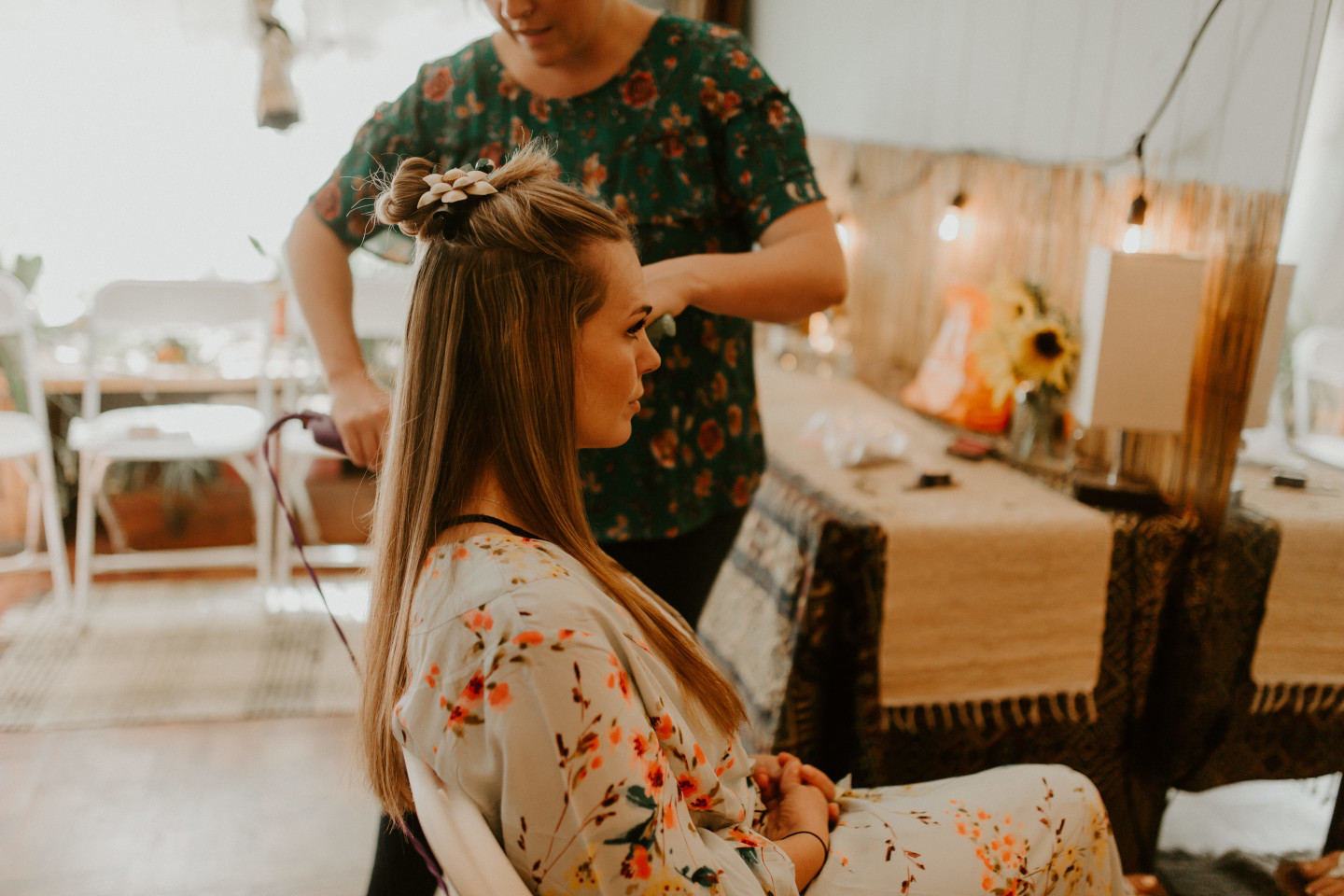 Hannah gets ready in Corvallis in Oregon. Intimate wedding photography in Corvallis Oregon by Sienna Plus Josh.