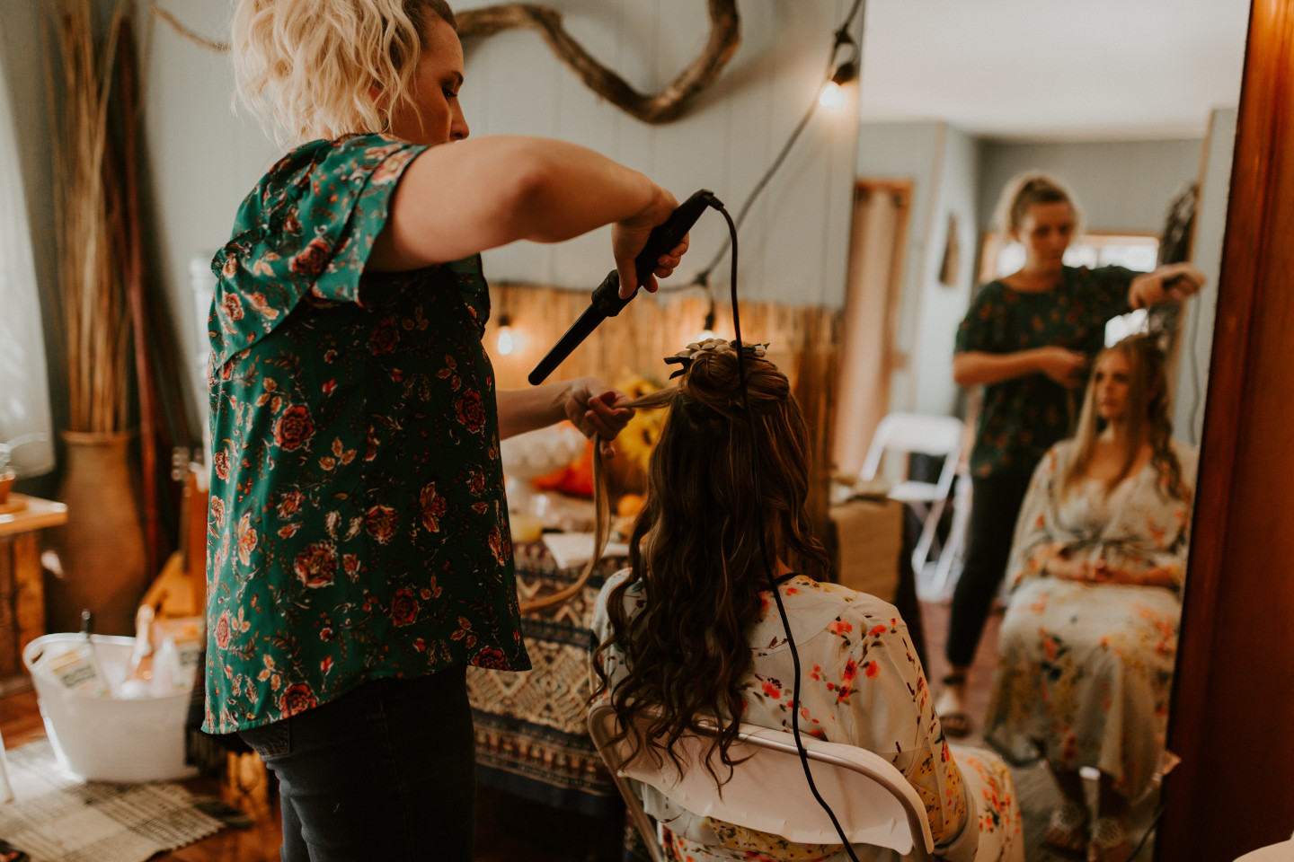 Hannah gets her hair done in Oregon. Intimate wedding photography in Corvallis Oregon by Sienna Plus Josh.