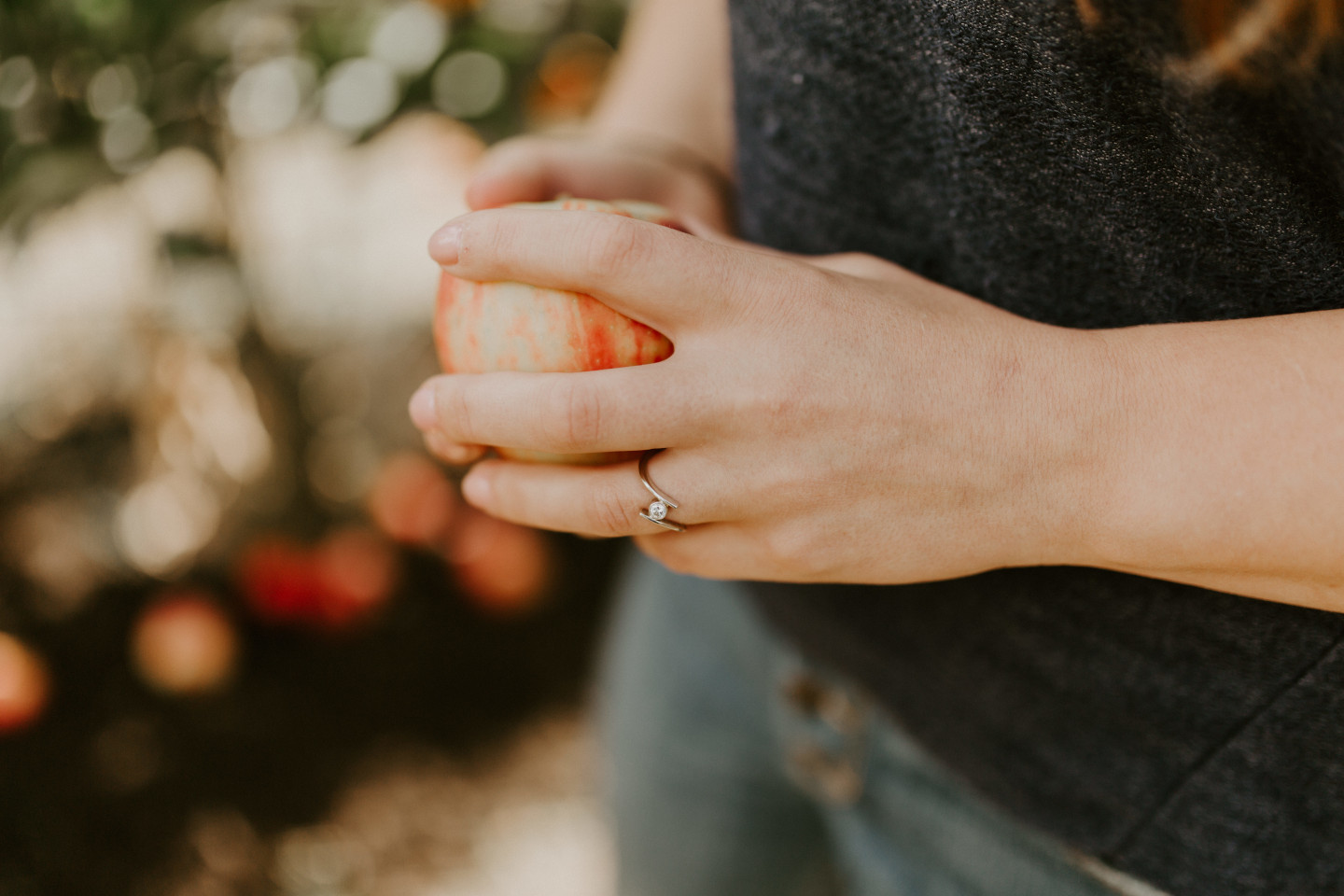 Hannah holds an apple in Corvallis, Oregon. Intimate wedding photography in Corvallis Oregon by Sienna Plus Josh.