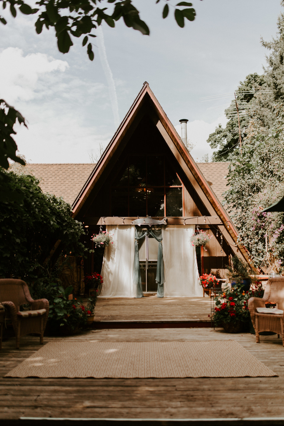 The A frame home in Corvallis, Oregon. Intimate wedding photography in Corvallis Oregon by Sienna Plus Josh.