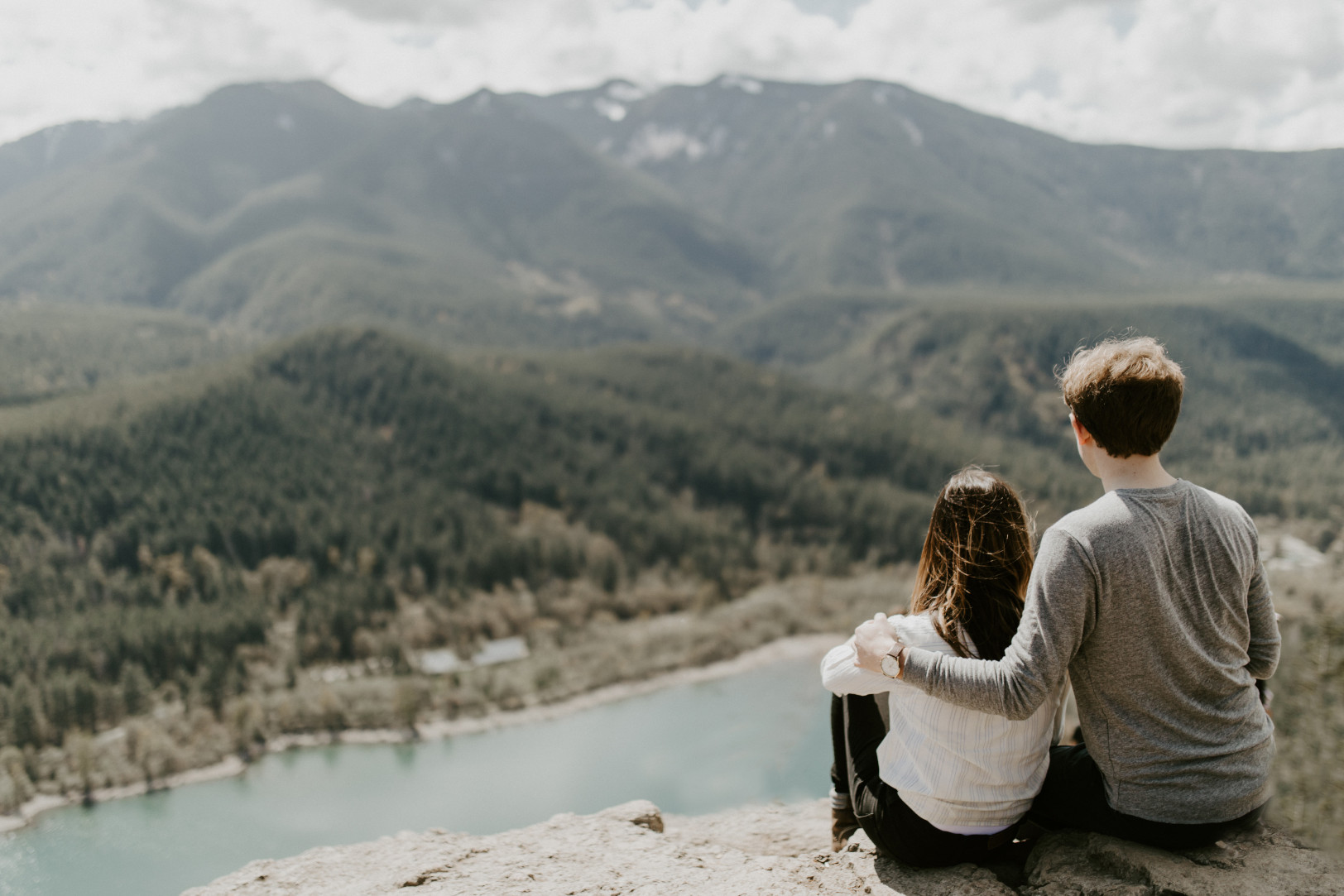Adam and Janelle lookout over the view of Rattlesnake Lake from Rattlesnake Ledge. Adventure engagement session at Rattlesnake Lake, Washington by Sienna Plus Josh.