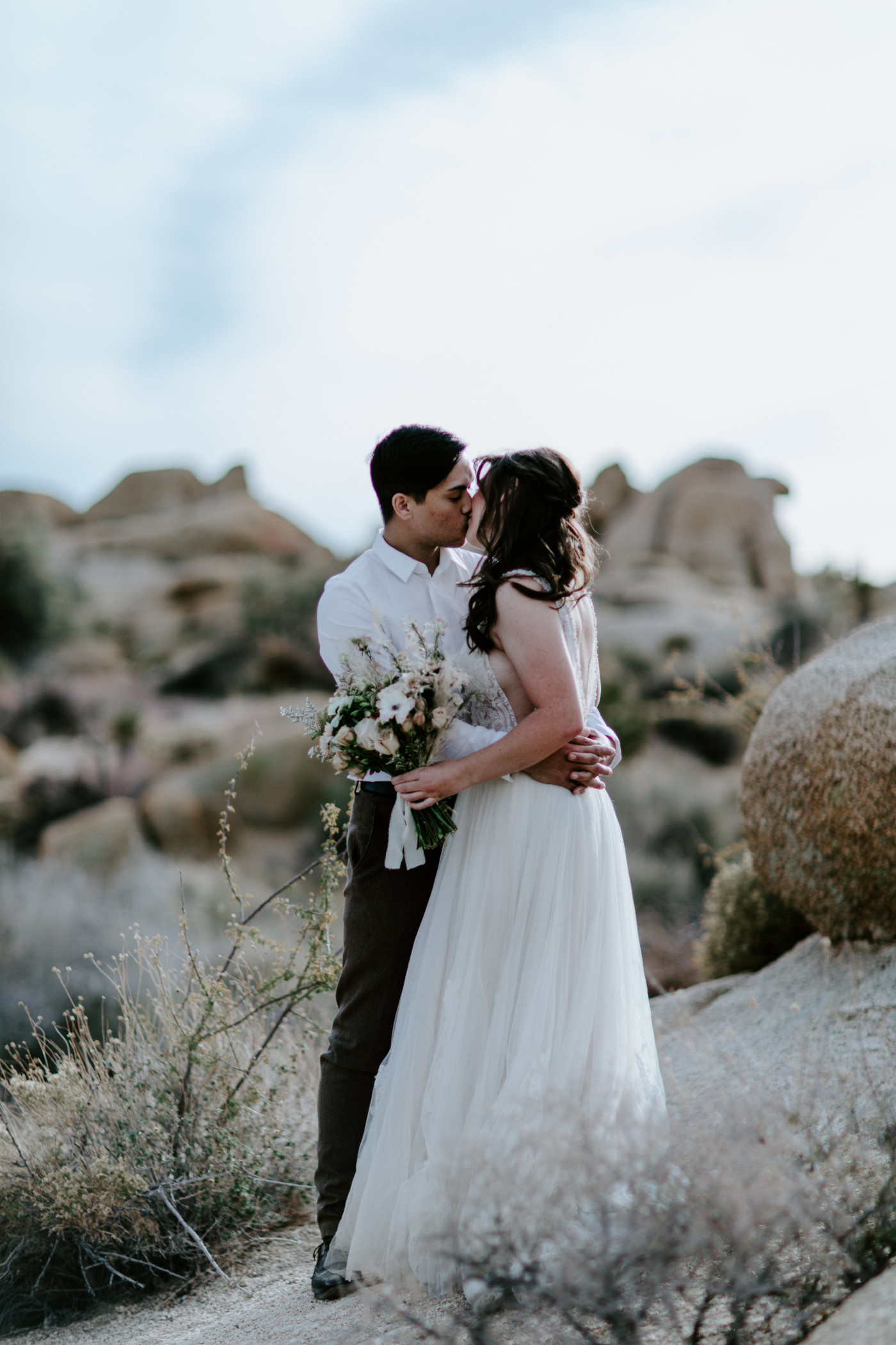 Shelby and Zack go in for a kiss in Joshua Tree National Park.