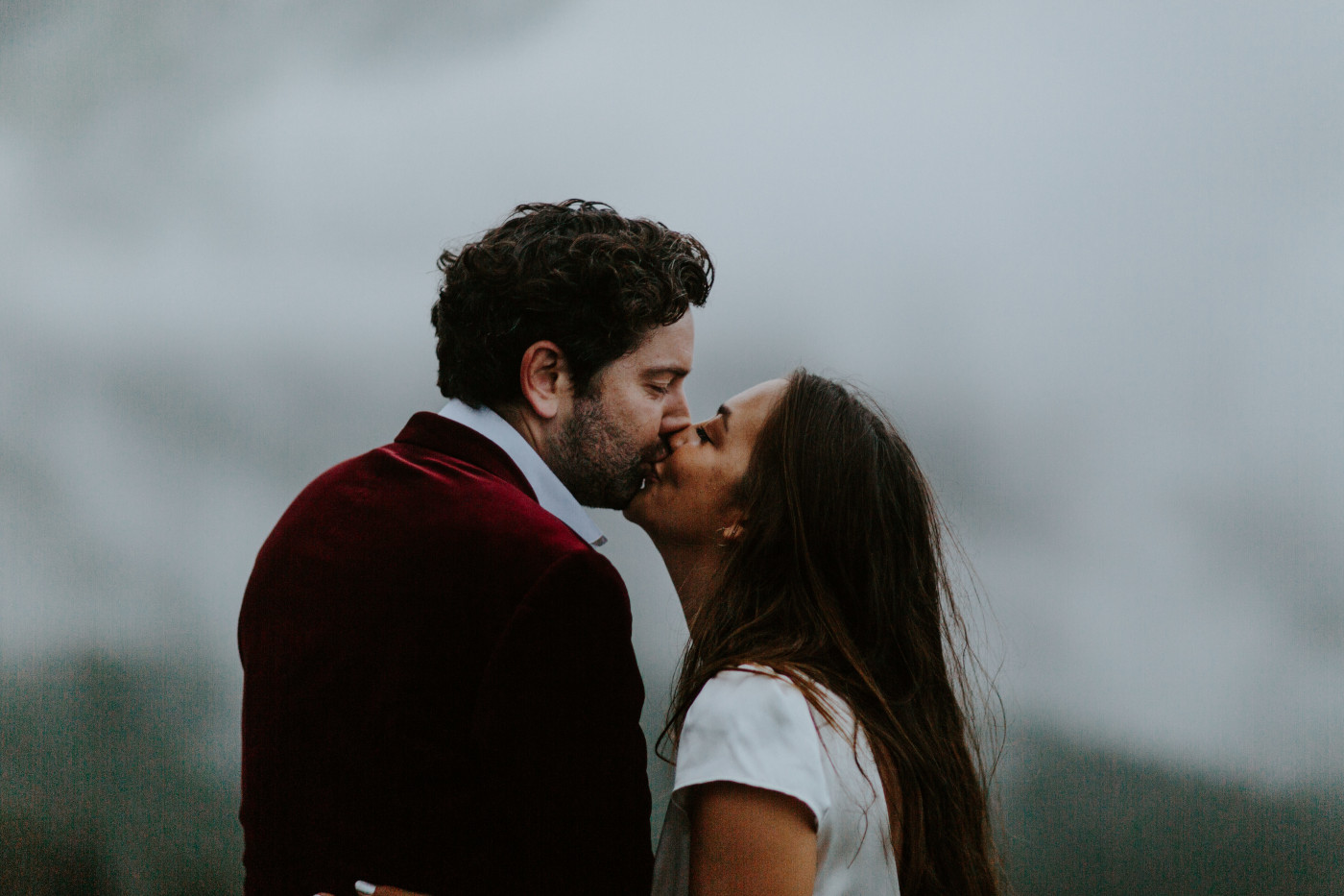 Murray and Katelyn kiss. Elopement wedding photography at Mount Hood by Sienna Plus Josh.