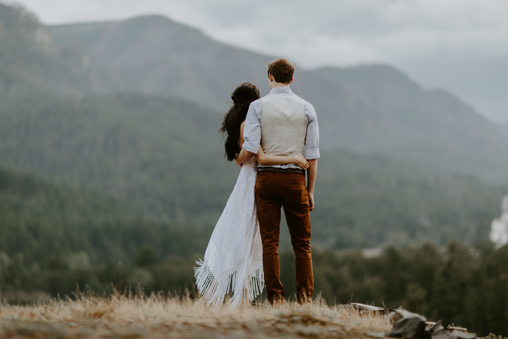 Jacob and Kimberlie stand near a cliff. Elopement wedding photography at Cascade Locks by Sienna Plus Josh.