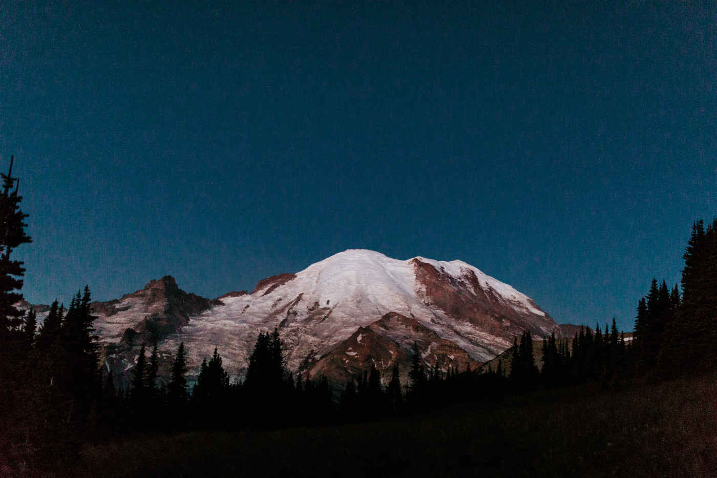 A picture of Mount Rainier at sunrise. Elopement photography at Mount Rainier by Sienna Plus Josh.