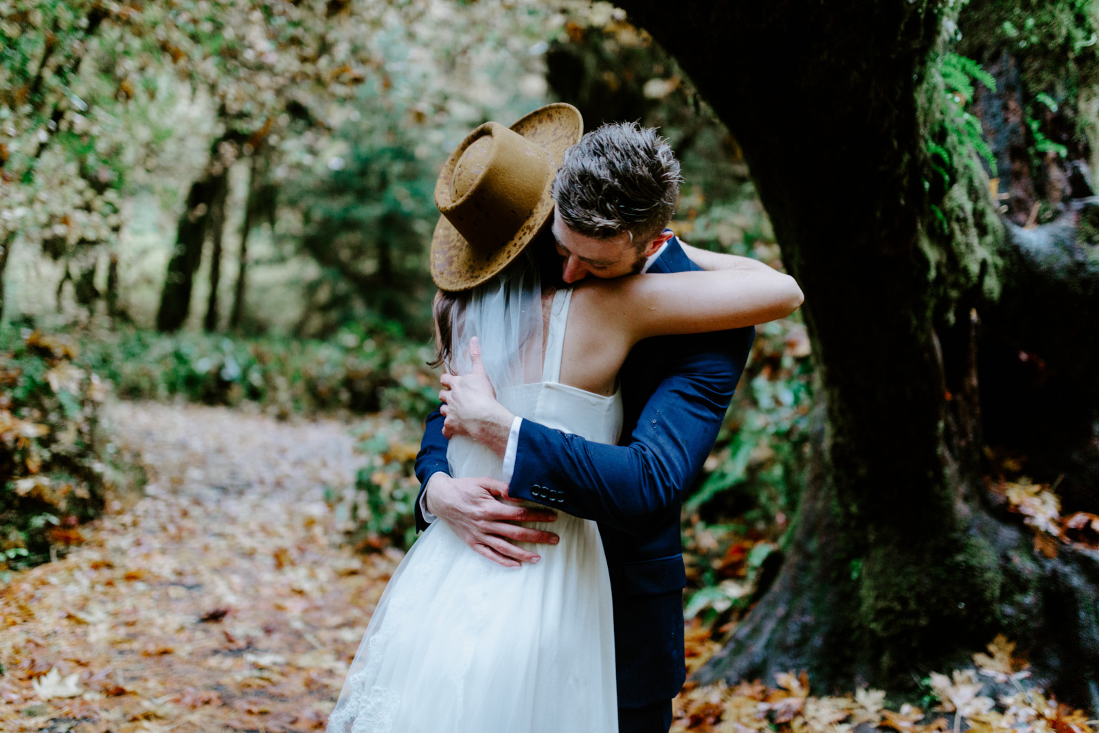 Corey and Mollie hug. Elopement photography in the Olympic National Park by Sienna Plus Josh.