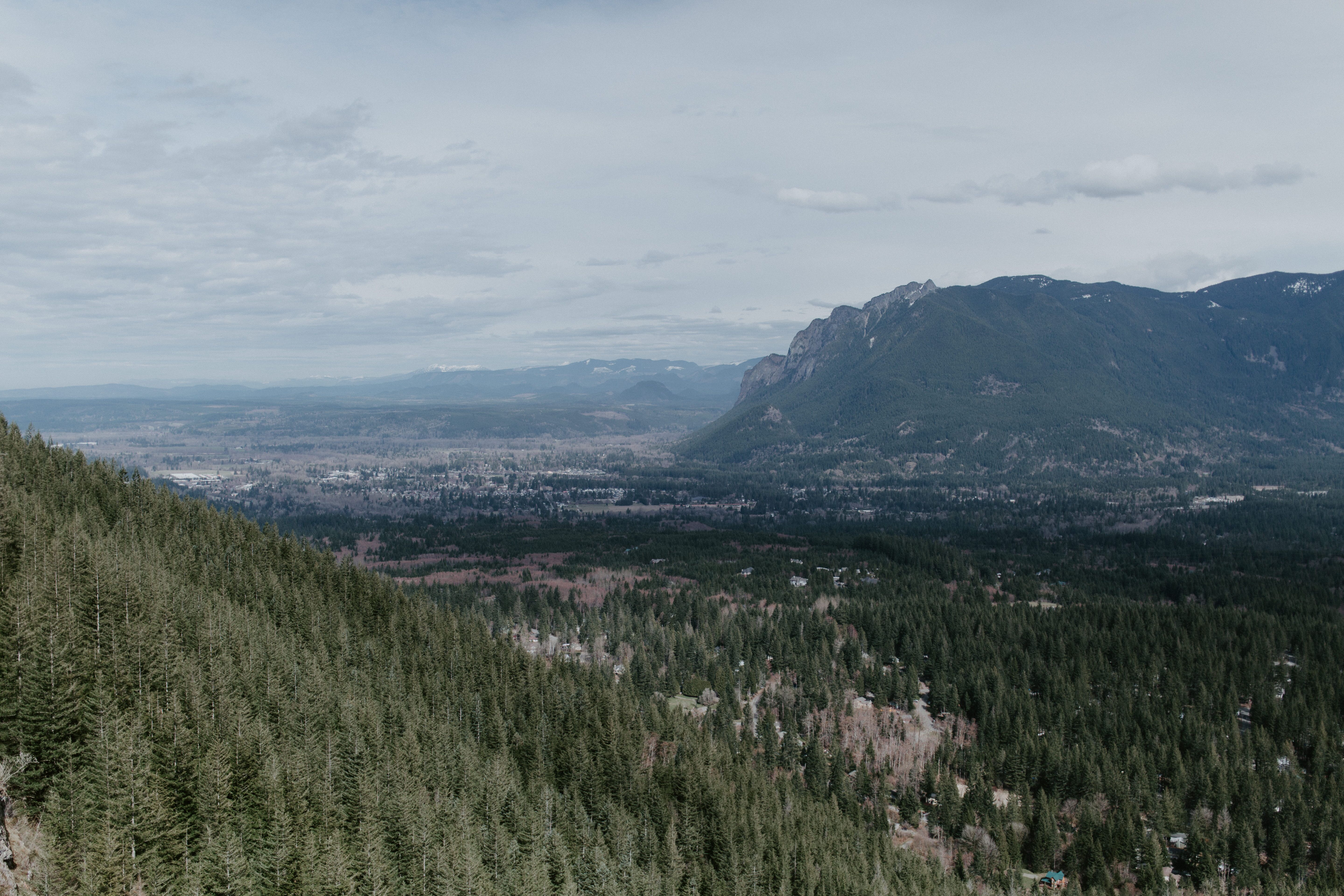 The view from Rattlesnake Ledge cliff out onto the state of Washington. Elopement adventure shoot at Rattlesnake Ledge, Washington.