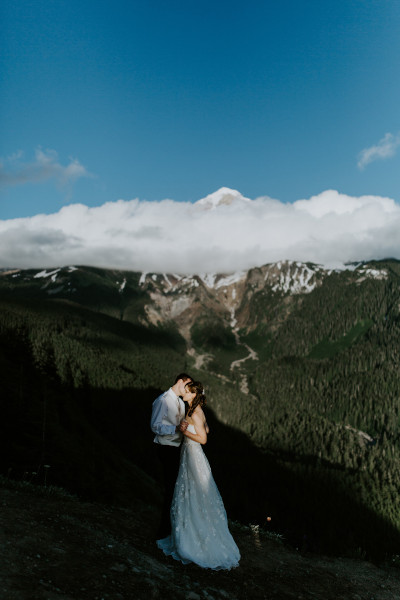 Mount Hood adventure elopement.